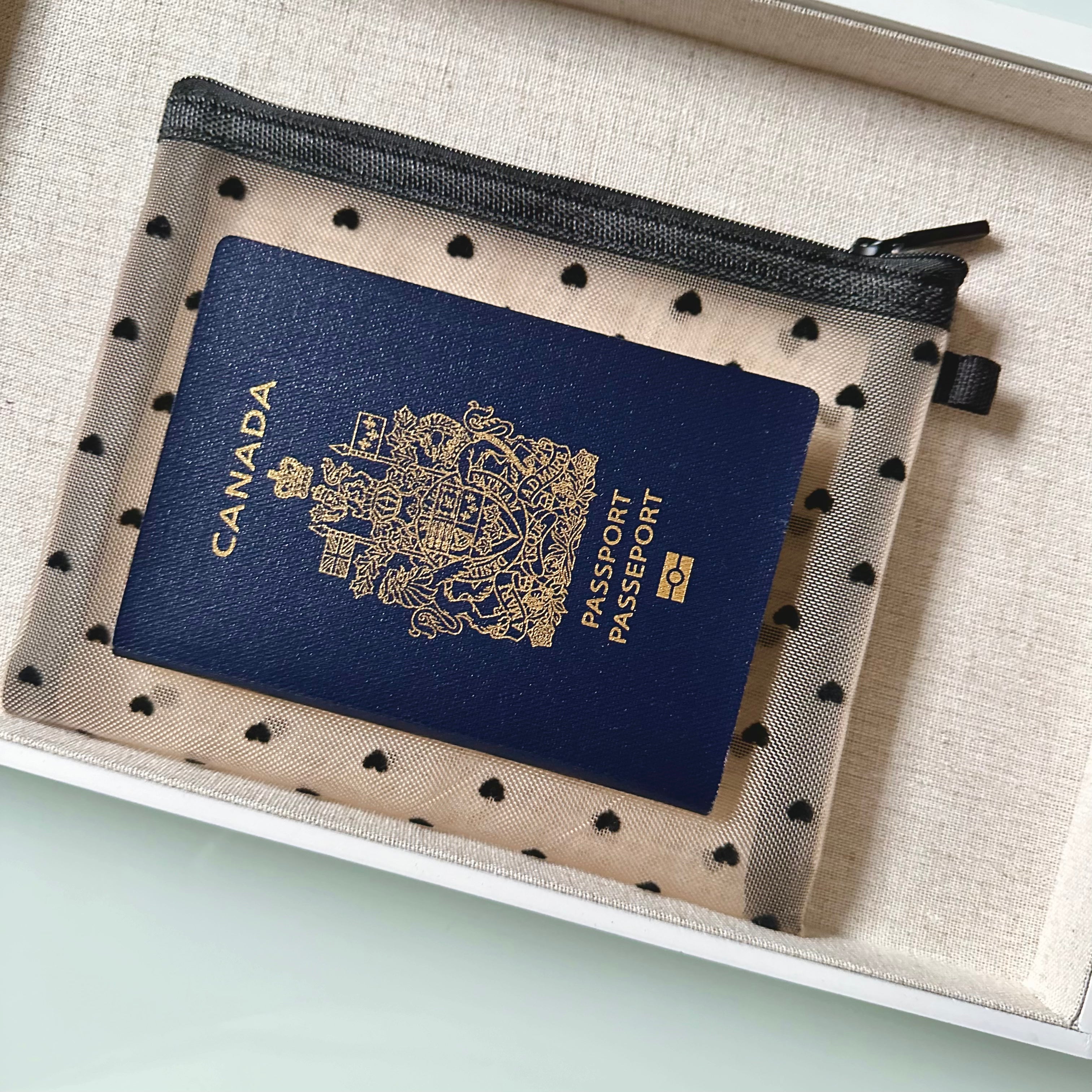 Catchall Love Mesh Pouch