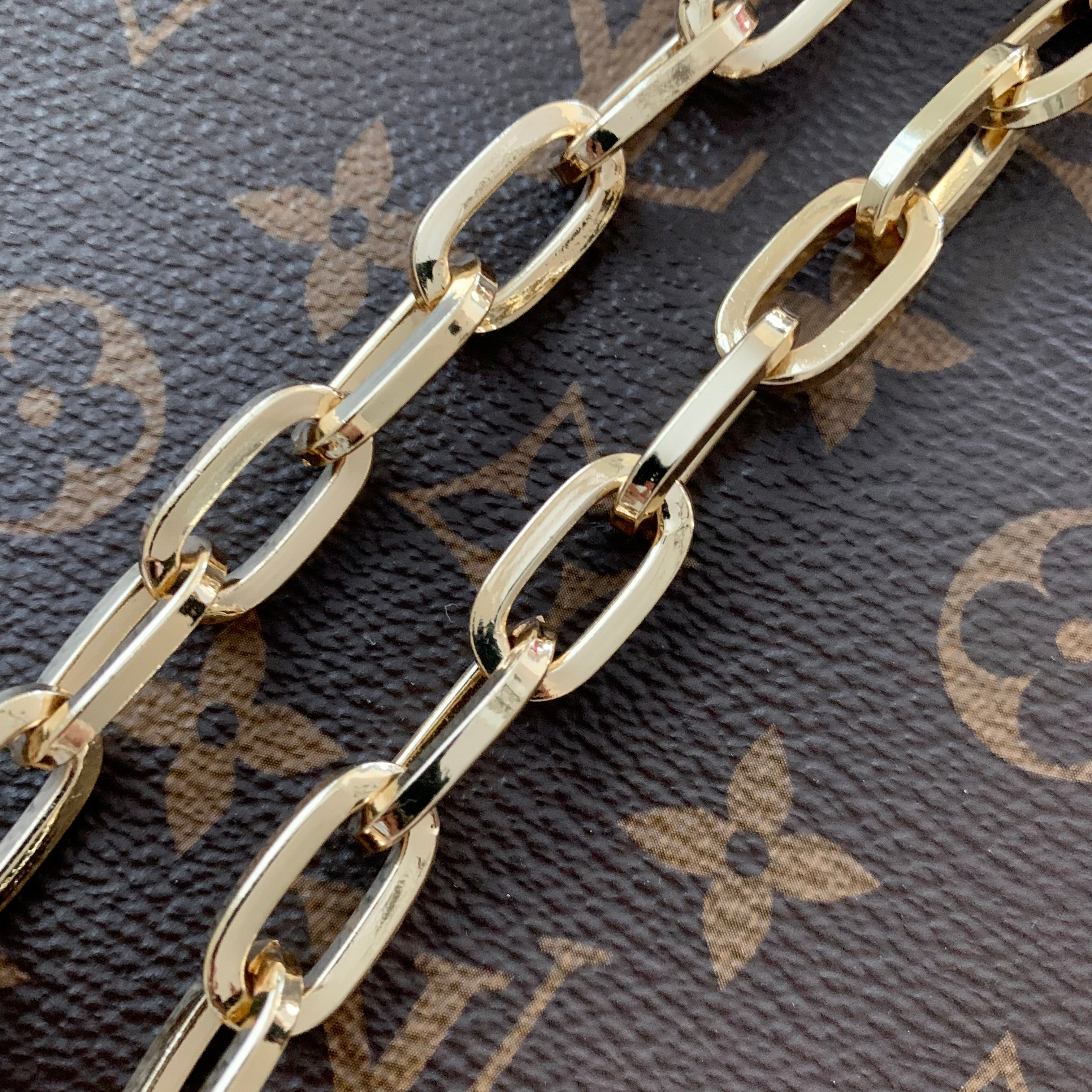 Classic Chain Strap