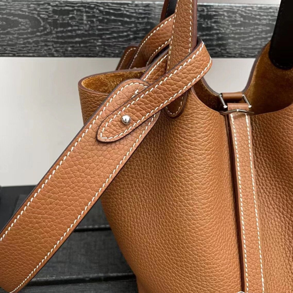 Wide Strap Crossbody Bag | Free My Hands | AiMeré Luxury Collection