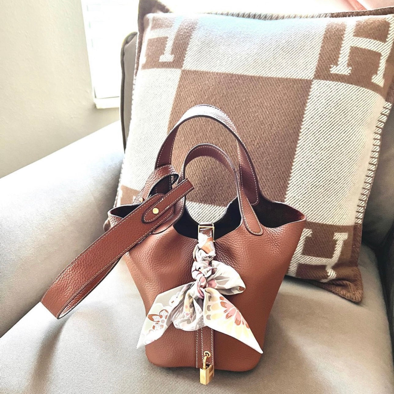 Wide Strap Crossbody Bag | Free My Hands | AiMeré Luxury Collection